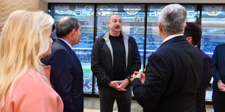 “Qalatasaray” futbol klubunun prezidenti Prezident İlham Əliyevə xatirə hədiyyələri tədqim edib