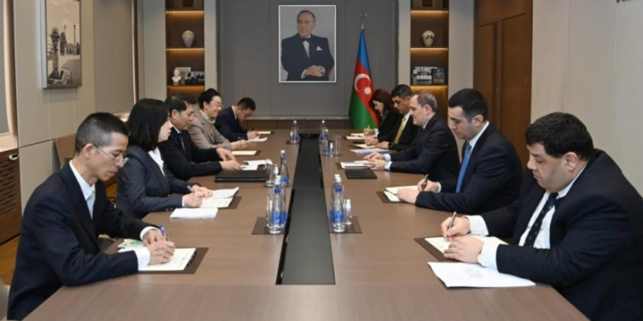 Ceyhun Bayramov Çin Hökumətinin Avrasiya məsələləri üzrə xüsusi nümayəndəsi ilə görüşüb