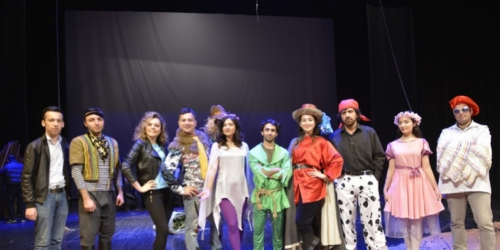 Musiqili Teatr azyaşlı tamaşaçılarını unutmayıb