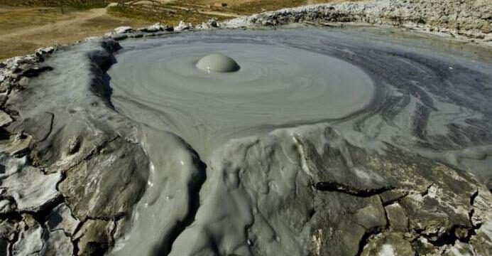 Baş direktor: Palçıq vulkanlarının ətrafında ev tikmək təhlükəlidir