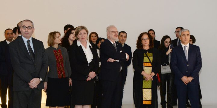 Heydər Əliyev Mərkəzində “Yerlə göy arasında” sərgisi açılıb