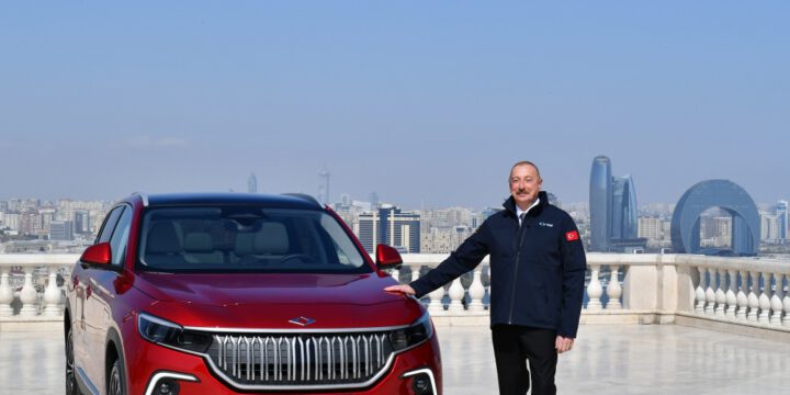 Türkiyənin ilk yerli elektromobili “Togg” Azərbaycan Prezidenti İlham Əliyevə təqdim olunub