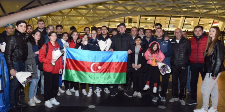 Dünya çempionatında gümüş medal qazanan qılıncoynadanımız Bakıya qayıdıb