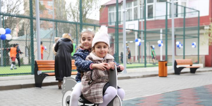 Paytaxtın Xətai rayonunda “Bizim həyət” layihəsi çərçivəsində yeni həyət istifadəyə verilib