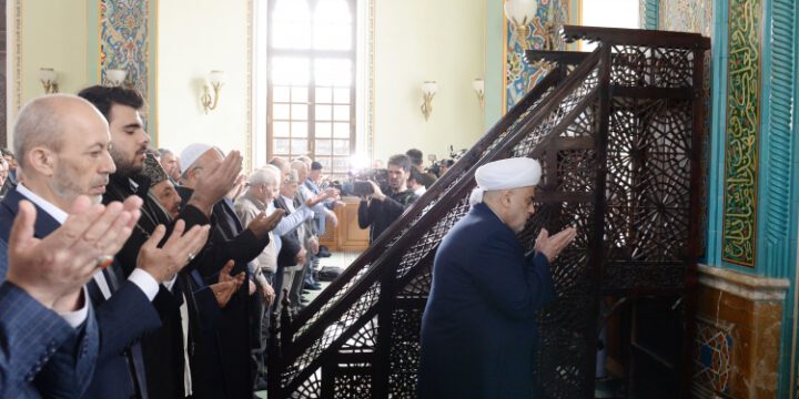 “Təzəpir” məscidində bayram namazı qılınıb