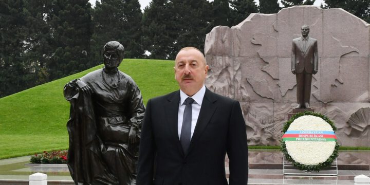 President Ilham Aliyev visited grave of academician Zarifa Aliyeva