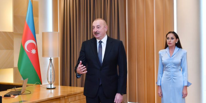 President Ilham Aliyev and First Lady Mehriban Aliyeva met with Turkish athletes who dedicated their victories to Azerbaijan at European Weightlifting Championships