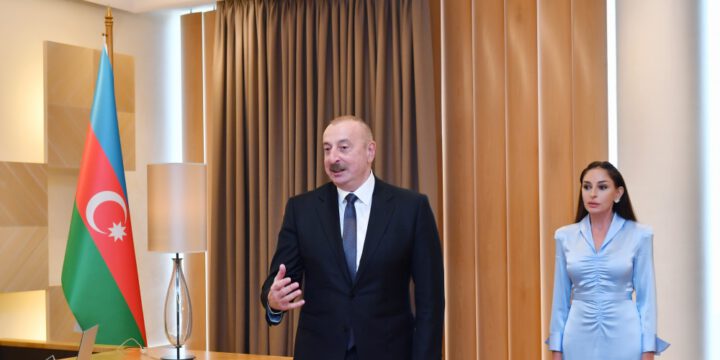 Prezident İlham Əliyev və Birinci xanım Mehriban Əliyeva Ağır atletika üzrə Avropa çempionatında qələbələrini Azərbaycana həsr etmiş Türkiyə idmançıları ilə görüşüblər 