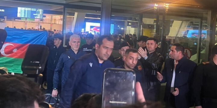 İrəvandan qayıdan idmançılarımız Bakıya çatıblar 