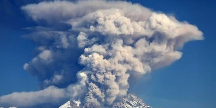 Kamçatkada Şiveluç vulkanı püskürüb, nəticədə yaranan kül 500 kilometr əraziyə yayılıb
