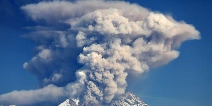 Shiveluch volcano erupts in Russia’s Far East