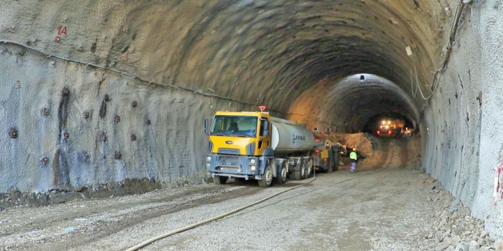 Murovdağ tunelində bir istiqamət üzrə 5 km-ə yaxın beton işləri tamamlanıb