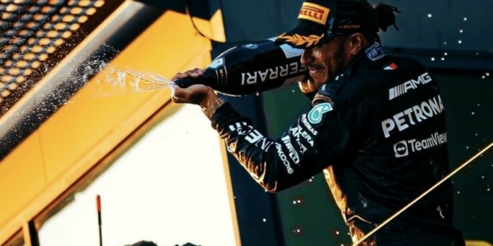 Formula 1: Lyuis Hemilton Mixael Şumaxerin növbəti rekordunu yeniləyib