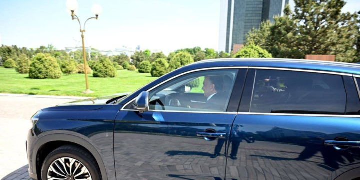 Şavkat Mirziyoyev Türkiyənin ilk elektrik avtomobili “Togg”u sınaqdan keçirib