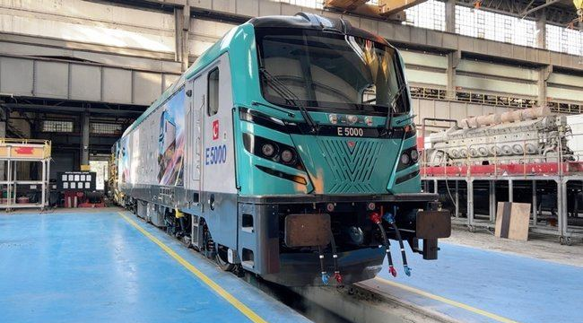 Türkiyənin milli resurslarla istehsal edilmiş E5000 elektrik lokomotivi istifadəyə verilir