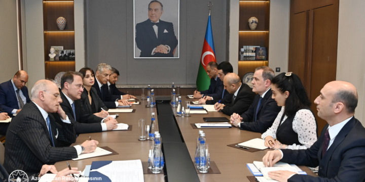 Ceyhun Bayramov İtaliya xarici işlər nazirinin müavini ilə görüşüb