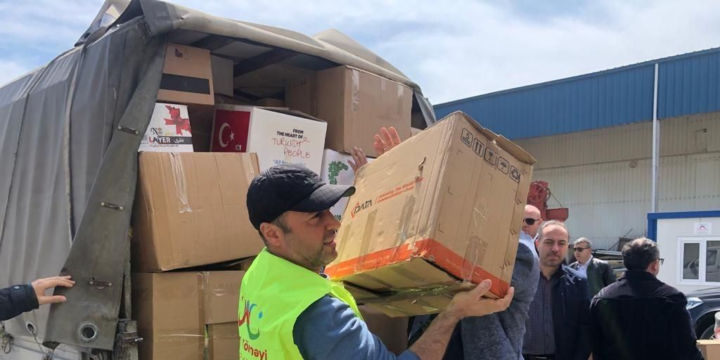 “Qardaş Köməyi” platforması çərçivəsində Türkiyəyə Ramazan sovqatı göndərilib