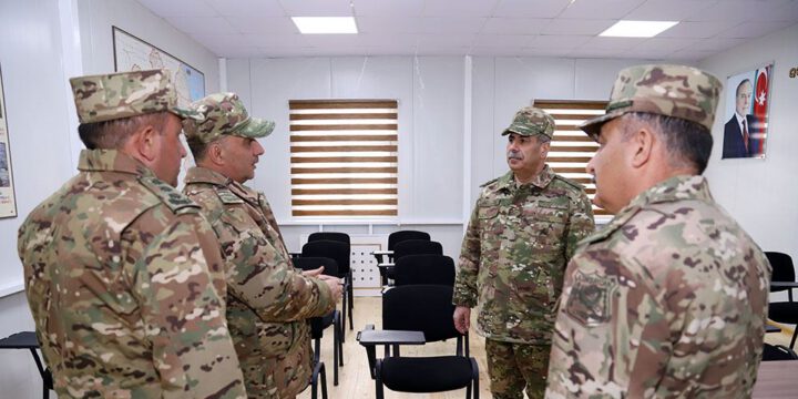 Müdafiə naziri yeni istifadəyə verilmiş hərbi hissədə yaradılan şəraitlə tanış olub