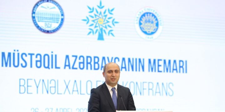 Emin Əmrullayev: “Repetitorluq sistemi oxuyub-anlama bacarıqlarına mane olur”