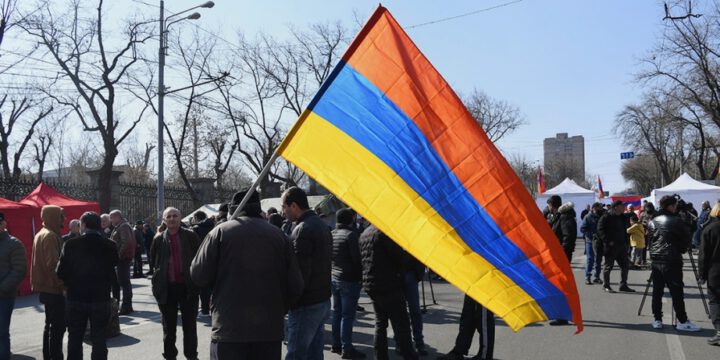 İrəvanda Nikol Paşinyanın istefası tələbi ilə aksiya keçirilir