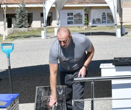 Hadrut qəsəbəsində inzibati mərkəzin təməli qoyulub