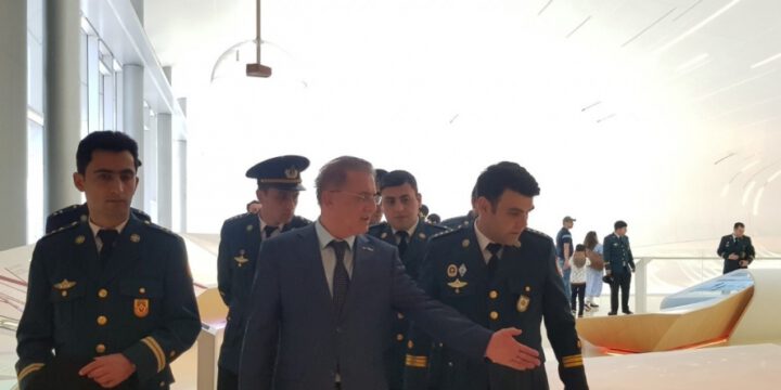 Ümummilli Lider Heydər Əliyev azərbaycanlı gənclərin hərbi vətənpərvərlik ruhunda tərbiyəsinə xüsusi diqqət yetirib