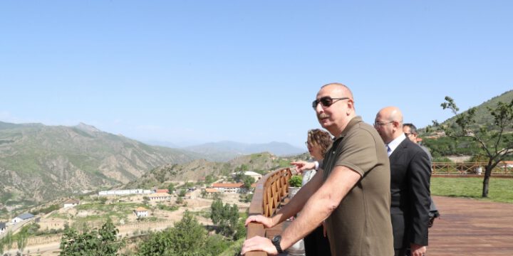 Prezident İlham Əliyevə Laçın şəhərinin Baş planı təqdim olunub