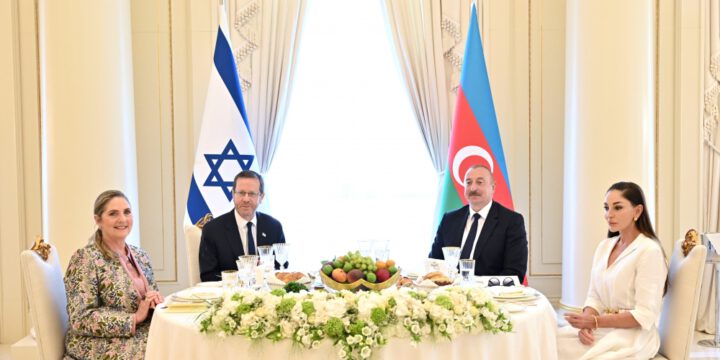 Prezident İlham Əliyev və Birinci xanım Mehriban Əliyevanın adından İsrail Prezidenti və xanımının şərəfinə rəsmi lanç verilib