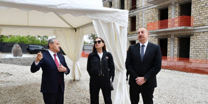 Azərbaycan Prezidenti İlham Əliyev və Birinci xanım Mehriban Əliyeva Şuşada 23 binadan ibarət yaşayış kompleksinin tikintisi ilə tanış olublar