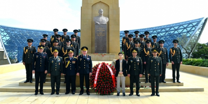 Azerbaijani servicemen pay tribute to Major General of Tank Troops Hazi Aslanov