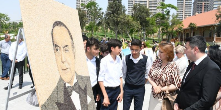 Ulu Öndər Heydər Əliyevin 100 illik yubileyinə həsr olunmuş rəsm müsabiqəsi keçirilib 