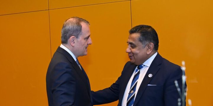Ceyhun Bayramov Britaniyanın dövlət naziri ilə görüşüb