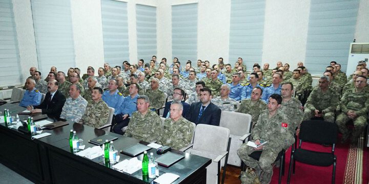 Quru Qoşunları komandanı türkiyəli nümayəndə heyəti ilə görüşüb
