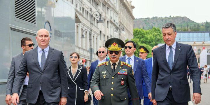 Zakir Həsənov Gürcüstanda keçirilən hərbi paradda iştirak edib