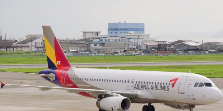 Asiana Airlines plane’s door opens right before landing at Daegu Airport