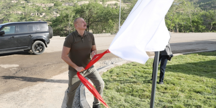 President Ilham Aliyev unveiled signs at intersection of Heydar Aliyev, Zafar and 28 May streets