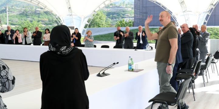 President Ilham Aliyev met with people who returned to the city of Lachin and presented house keys to them