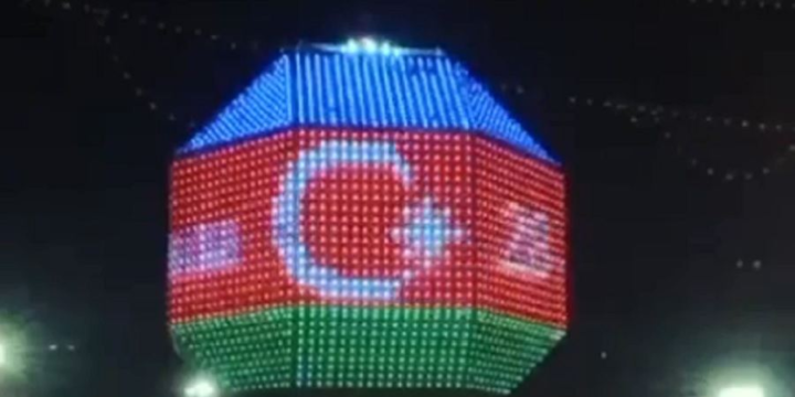 Belarus Milli Kitabxanasının binası Azərbaycanın dövlət bayrağının rəngləri ilə işıqlandırılıb 