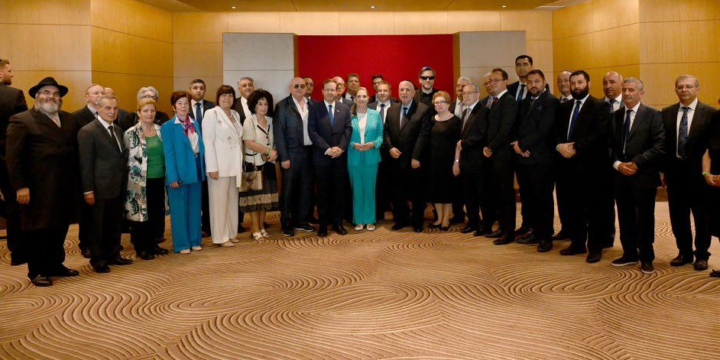 İsxak Hersoq Azərbaycanın yəhudi icması ilə görüşüb