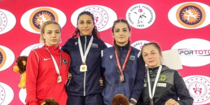 “Çempionlar” turniri: Azərbaycan güləşçiləri turniri 10 medalla başa vurublar
