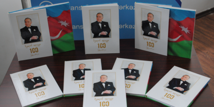 Tbilisidə “Heydər Əliyev-100” kitabının təqdimat mərasimi keçirilib