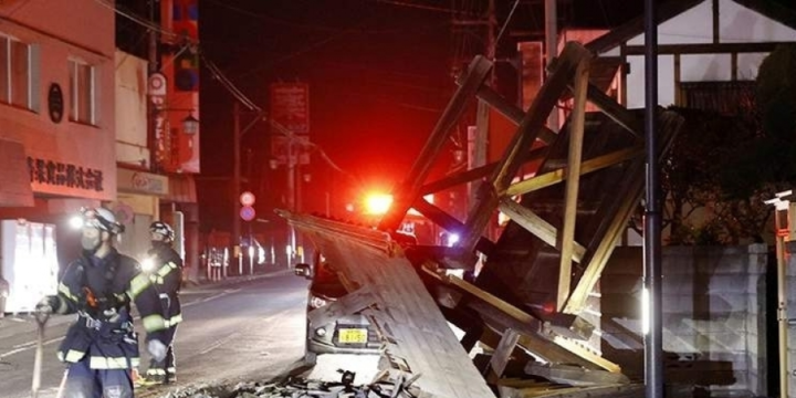 Quake-hit central Japan braces for more aftershocks, heavy rain