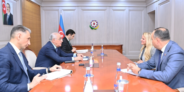 Azerbaijani PM meets with US SpaceX President