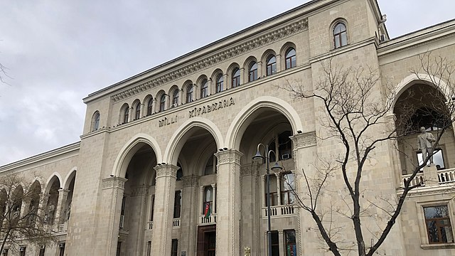 Milli Kitabxanada “Heydər Əliyev İli və kitabxanalar” adlı metodik vəsait istifadəçilərə təqdim olunub