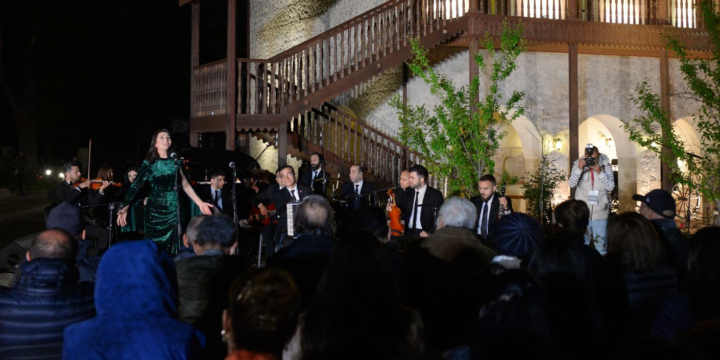 Şuşada “Ümummilli Lider Heydər Əliyev-sevimli mahnılar” adlı konsert proqramı təqdim olunub