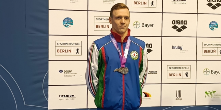 Azerbaijani Paralympic swimmer wins world silver