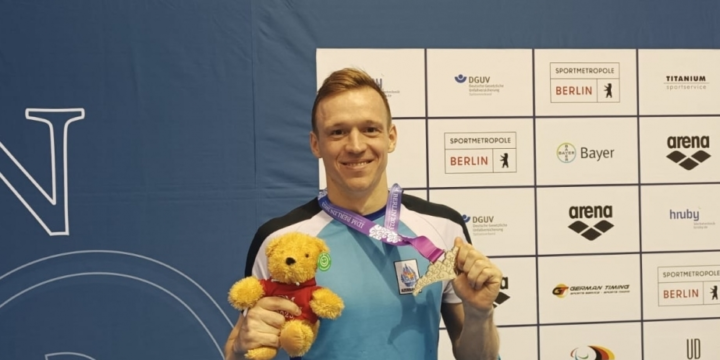 Azerbaijani Paralympic swimmer wins world silver