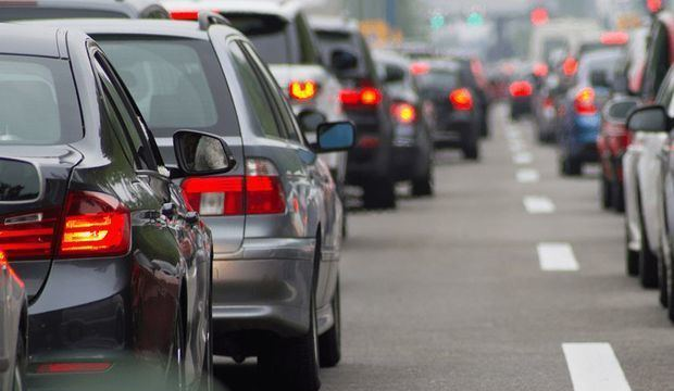Yerüstü Nəqliyyat Agentliyi tıxaclarla bağlı vətəndaşlara çağırış edib