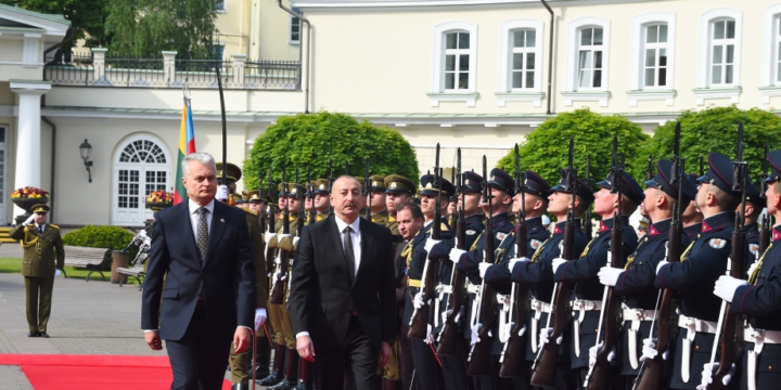 Azərbaycan Prezidenti İlham Əliyevin Vilnüsdə rəsmi qarşılanma mərasimi olub