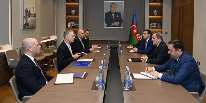 Ceyhun Bayramov ABŞ Dövlət Departamentinin baş müşaviri ilə görüşüb